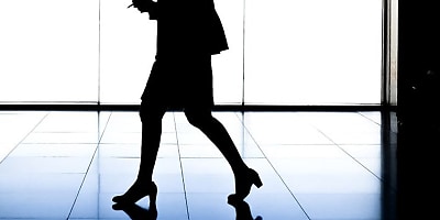 walking in heels ad at nbwd6u