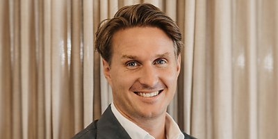 Oliver Woolrych hr d9rvq3