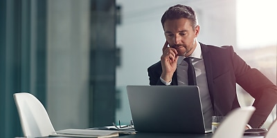 boss desk business thinking hr vx1rxb