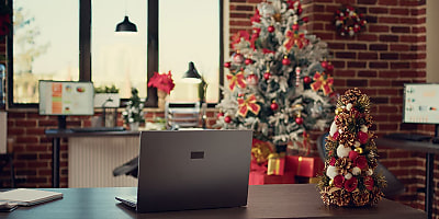 christmas decor office hr oh0gro