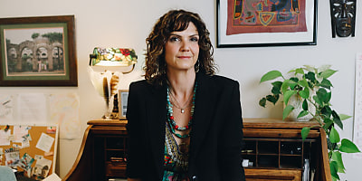 danielle colley author hr l6ydpv