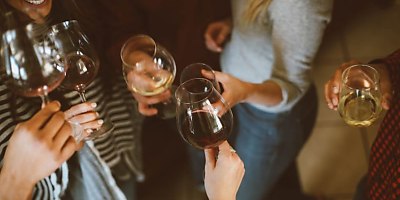 drinking party hr t8iovo