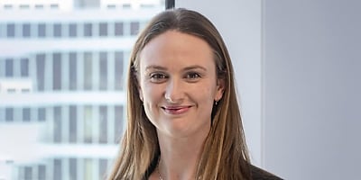 emma sestic robert half hr u7es2d