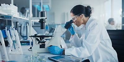 female scientist hr bztuvf