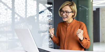 happy satisfied employee hr deg46h