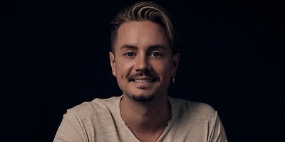 mitch wallis 2 hr ujeuld