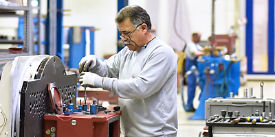 older worker hr qdhajf