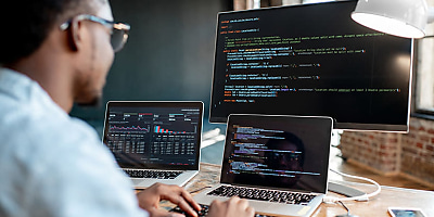 person on computer rzxljj