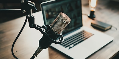 podcast setup microphone laptop hr mwxa0f