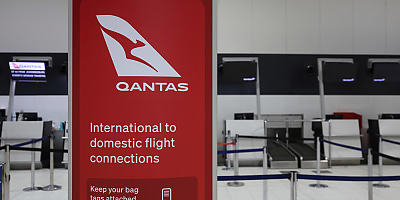 qantas airport sign hr mpsvim
