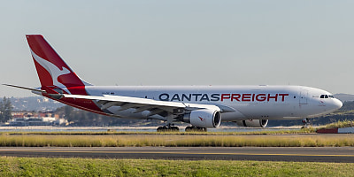 qantas freight plane hr c9bint