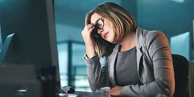 stressed burnout woman work hr v8thoq