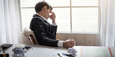 stressed lawyer hr iypsm9