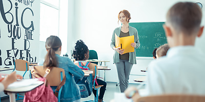 teacher classroom hr o3zb7t