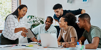 young office workers meeting hr l5z8j0