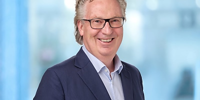 Michael Hill High res va6txj