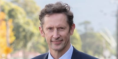 Stephen Jones new mb