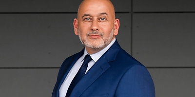 img Ian Rakhit 2x v9dqvq