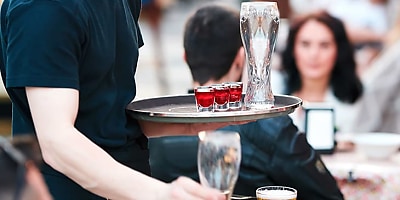 outdoor restaurants waiter myb