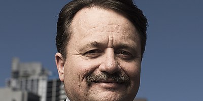 Peter Wells UTS Sq kqjac5