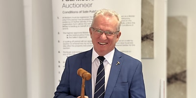 paul moore lj hooker reb