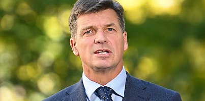 Angus Taylor oficti