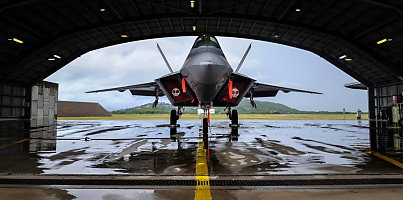 A US F 22 aircraft visits RAAF Base Townsville as part of the first Enhanced Air Cooperation activity in Australia under the US Force Posture Initiatives  Defence CPL Glen McCarthy 2 fbgkvc zhpwpz