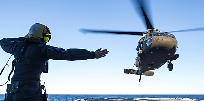 Australian Army UH 60M Black Hawk deck landings dc fa4vlx