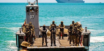 Australian Army soldiers 1 RAR amphibious landing dc gsxxve