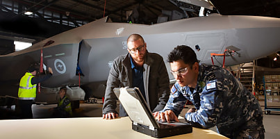 F 35A Lightning II portable maintenance aid laptop rekvzc