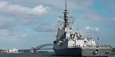HMAS Sydney in Sydney Harbour dc vewf8q
