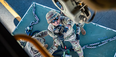 Hawaii National Guard soldiers conduct sling load operations dc sb51cu