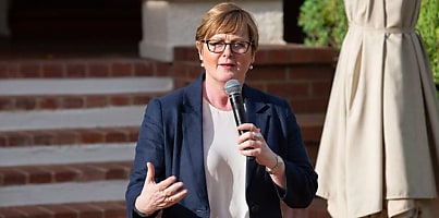 Linda Reynolds 1