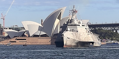 USS Canberra Sydney Harbour dc y1lsox