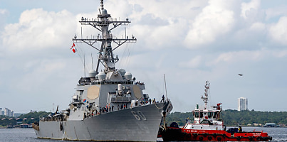 USS Paul Hamilton pier singapore dc hzxmbv