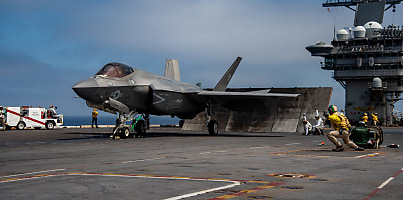USS Nimitz F 35C Fight Ops pdkqd7