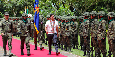 marcos inspects AFP troops dc xwrjlp