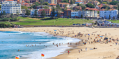 people at Bondi beach dc oe9op1