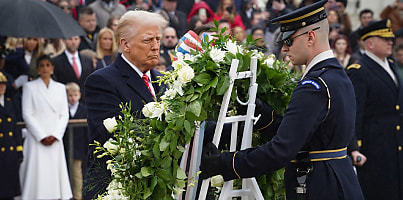 trump tomb unknown soldier dc ip8rvh