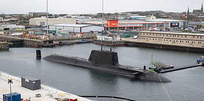 HMS Agamemnon trim dive October2025 outside DDH sldzfl