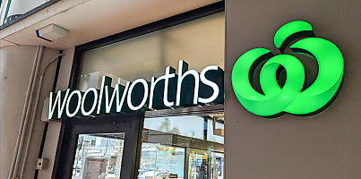 woolworths supermarket sign hr bqtuqg