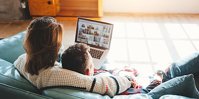 couple on couch reb f4v3rk