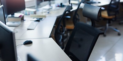 empty office desk reb i1o3lf