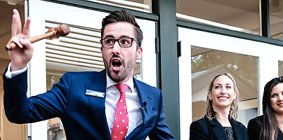 auctioneer belle reb