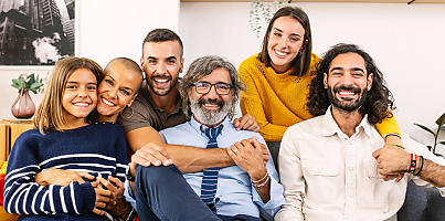 multi generational family reb bzviv6