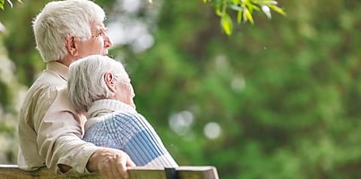 elderly couple outside ta kcghz2
