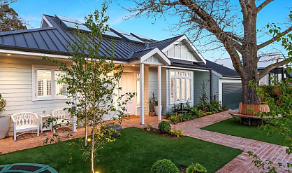 The Block facade reb