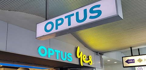 Banking chaos amid Optus outage