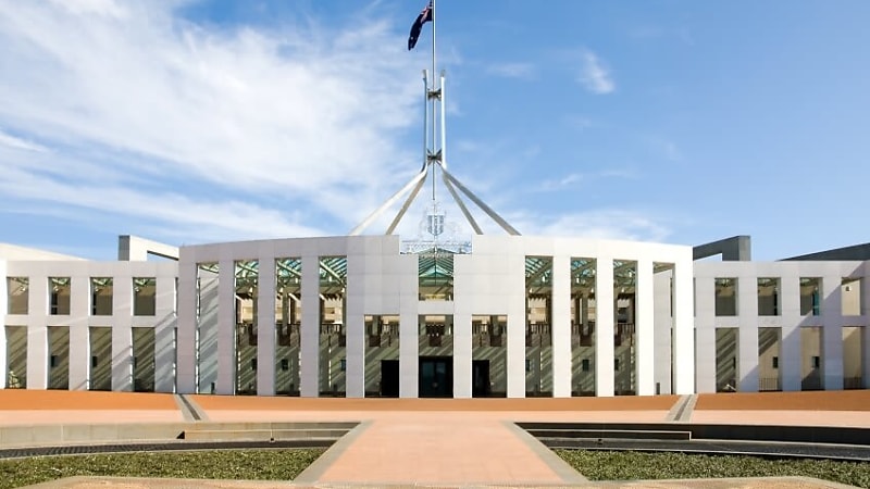 Government to defer proposed SMSF residency changes 