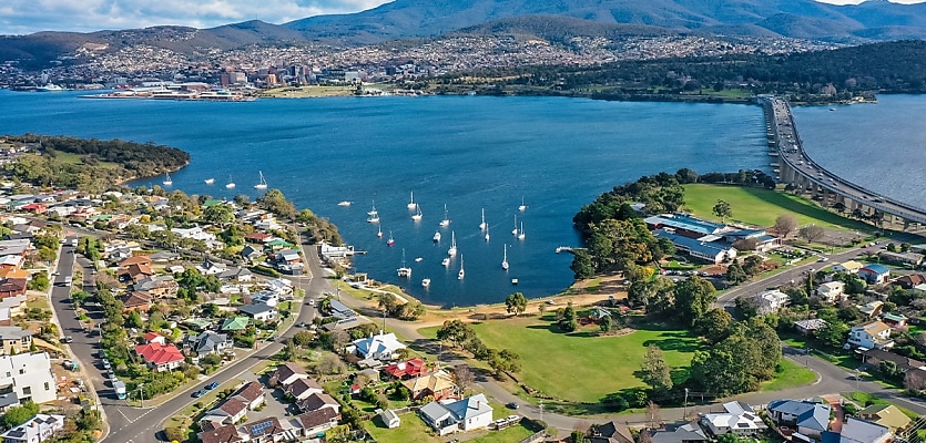 tasmania hobart suburbs river spi sz9nnv